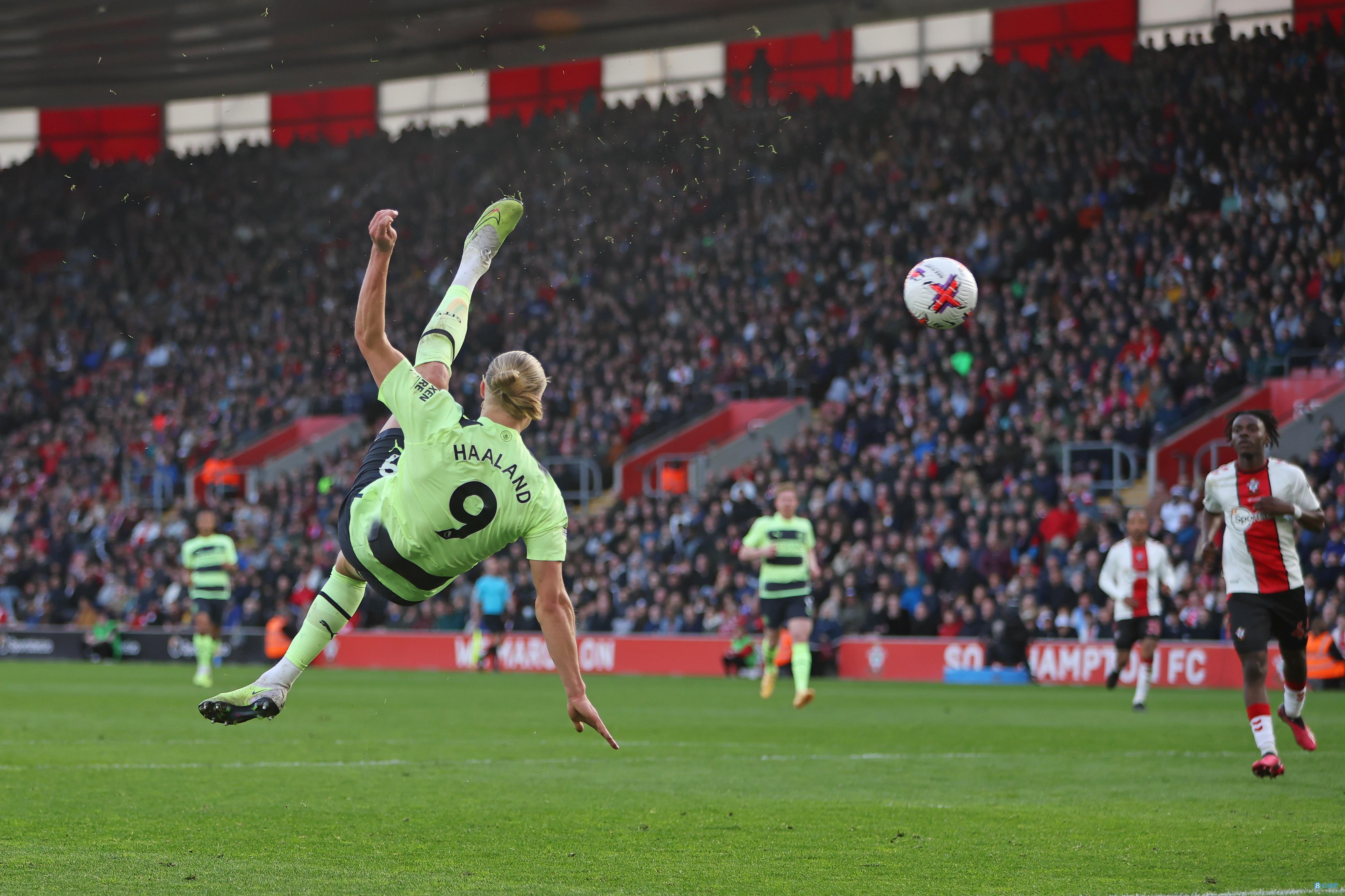 21世纪戴帽的巴萨球员：梅西48次断档领先，莱万4次跻身前五（巴萨21世纪帽子戏法榜：梅西48次遥遥领先，莱万4次跻身前五）