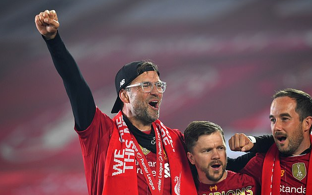 FIFA裁判主席：阿拉伯杯将试点新规，受伤球员罚下场2分钟