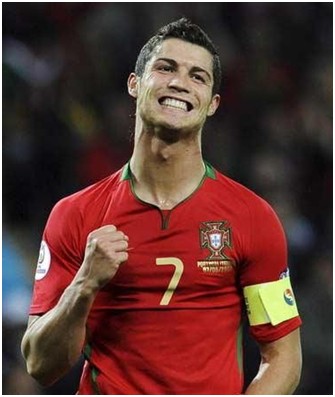 曼联引援总监评谢什科：速度快、弹跳强，风格有点像哈兰德（曼联引援总监谈谢什科：速度出众、弹跳惊人，踢法颇似哈兰德）