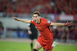 凯恩：今夏我赢得了职业生涯首个冠军，我们会尽可能继续前进（凯恩：这个夏天拿到职业首冠，我们将全力向前）