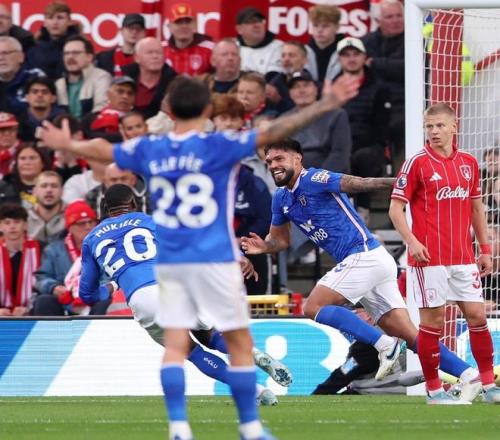 内马尔火线复出传射建功，带领桑托斯3-0赢下保级关键战（内马尔急速归队传射闪耀，率桑托斯3-0拿下保级生死战）