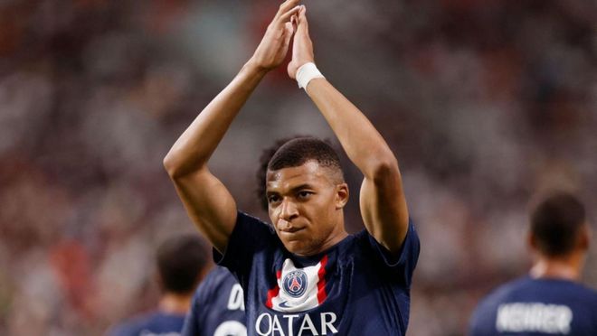 篮球火箭主力后卫被评为月最佳球员（火箭队首发后卫当选本月最佳球员）