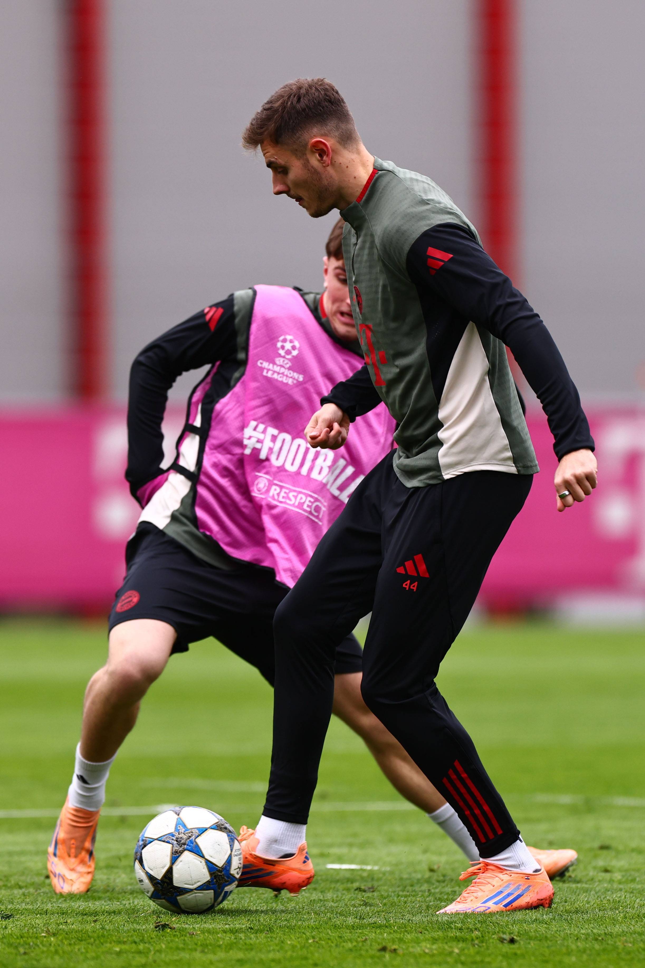 剑南春丨国米2-0拉齐奥登顶，劳塔罗闪击，博尼破门（剑南春丨国米2-0力克拉齐奥登顶：劳塔罗闪击，博尼建功）