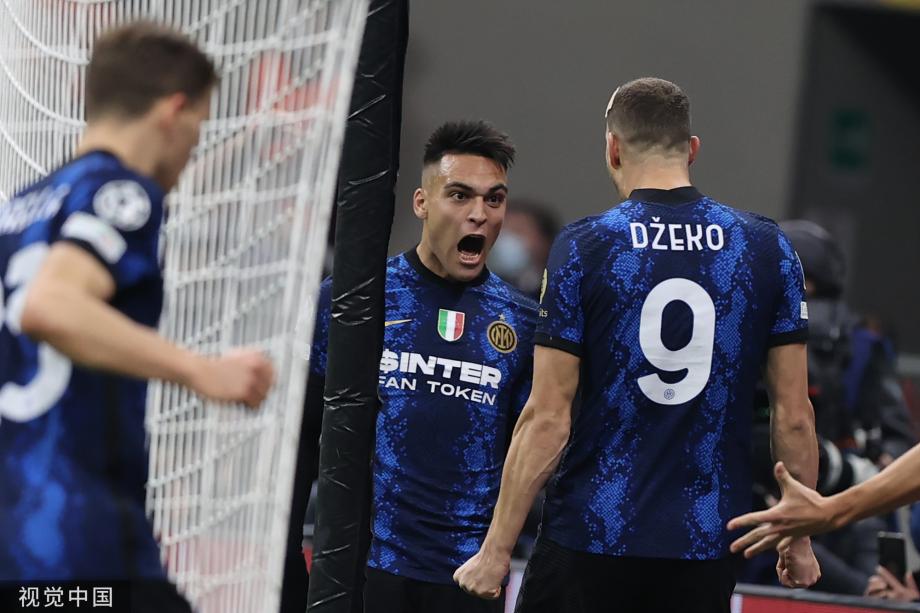 另类追星！美女主持张纯烨与偶像张稀哲一起合拍舞蹈视频（花式追星！人气主持张纯烨与偶像张稀哲同框合拍舞蹈视频）