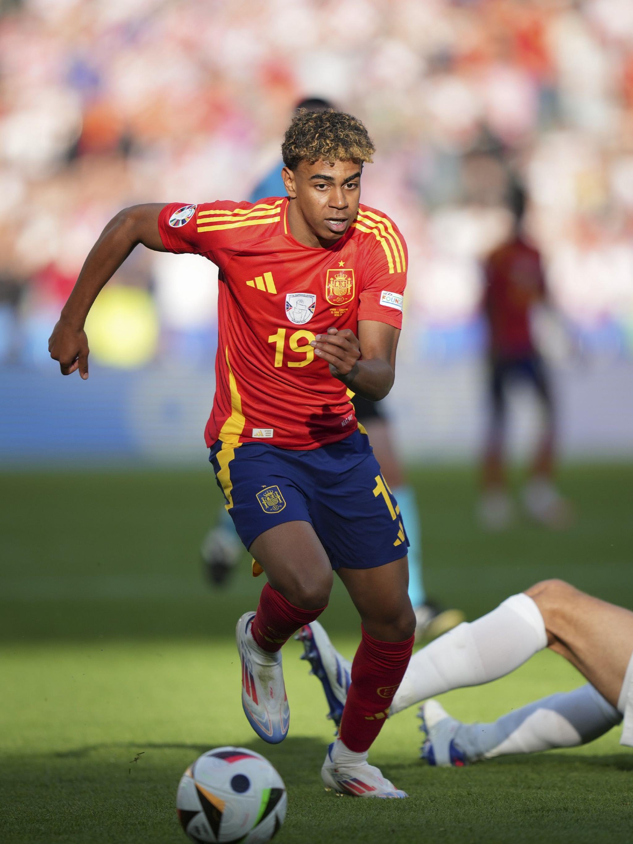 本-戴维斯：自己的未来无法控制，在捧杯时为孙兴慜感到骄傲（本-戴维斯：未来不由己，目睹孙兴慜捧杯倍感自豪）